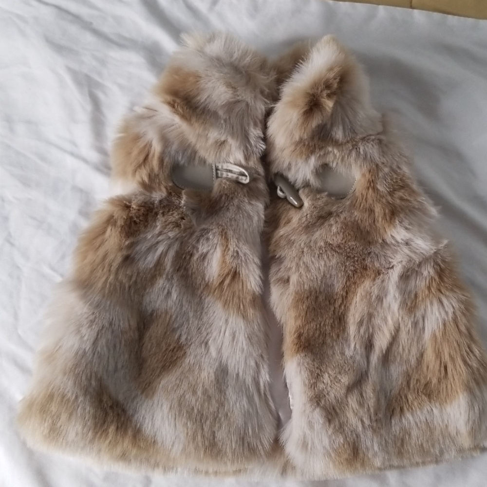Baby girl faux fur vest